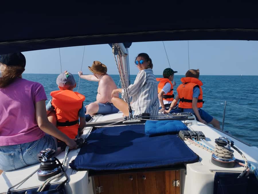 2 hrs Sailing tour with views on Burj Khalifa, Dubai skyline - Key Highlights at a Glance