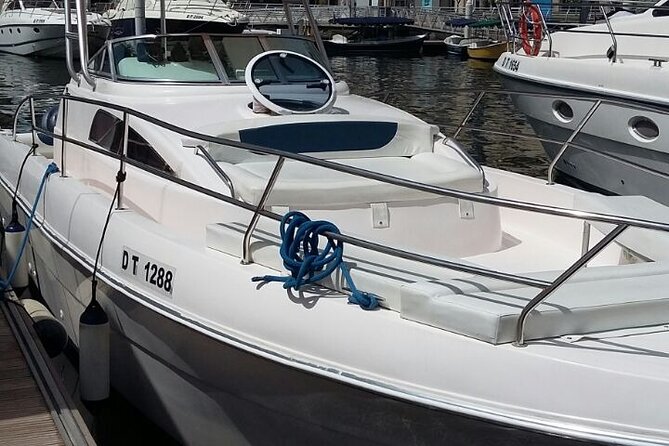 33ft. Yacht Rental on New Year's Eve around Dubai Palm - Key Things I’d Plan Around