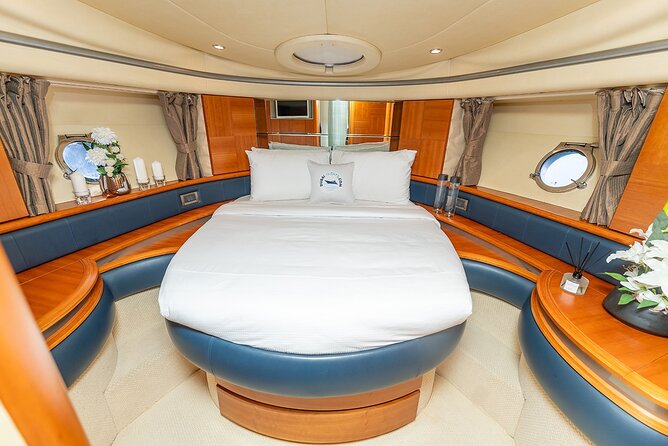 3hr Yacht- Palm Jumeirah with FREE Snacks and 30 Min Seabob - Price and value: when $921 per group makes sense