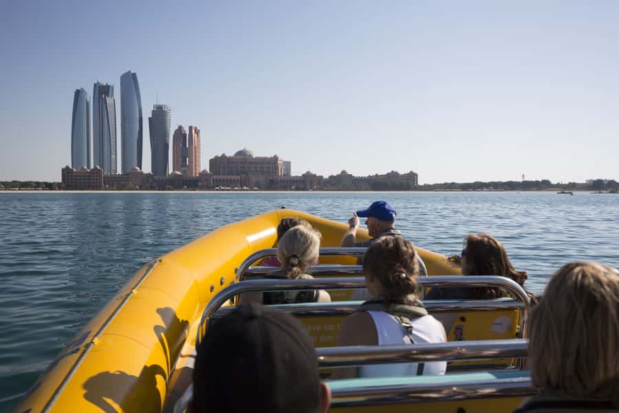 Abu Dhabi: 60-Minute Corniche Speed Boat Sightseeing Tour - Stop-by-stop, from Etihad Towers to open water around Lulu Island