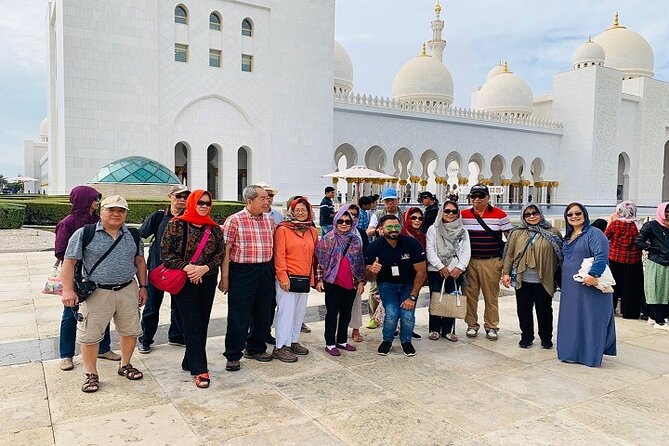Abu Dhabi City Sightseeing Tour From Dubai - Emirates Palace and the Corniche: Fast Stops With Big Photo Payoff