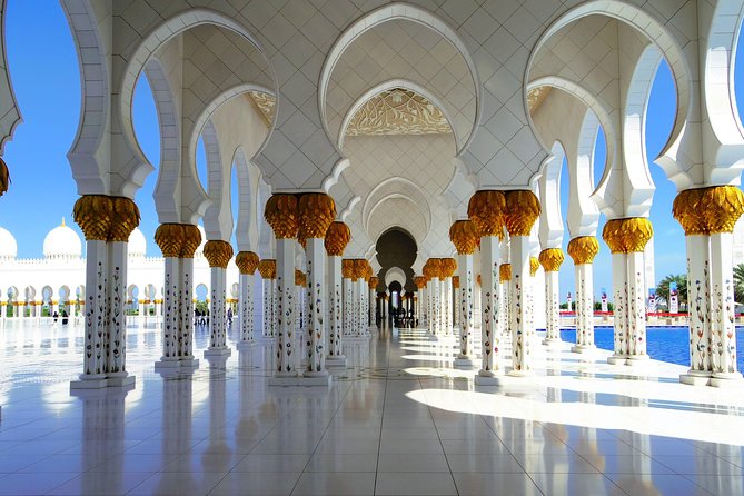 Abu Dhabi City Tour Drive Through Yas Island - Getting in the car: what the drive is really like