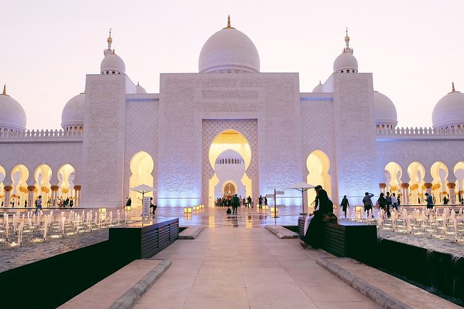 Abu Dhabi City Tour, Grand Mosque, Emirates Palace & The Louvre - Sheikh Zayed Grand Mosque: dress code, time management, and big wow factor
