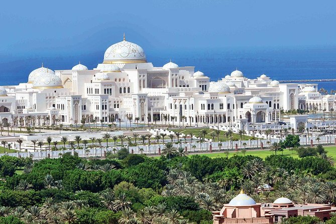 Abu Dhabi City Tour in 4x4 Private Vehicle, Dubai Pickup Option - Dates market: a fast taste of local shopping culture
