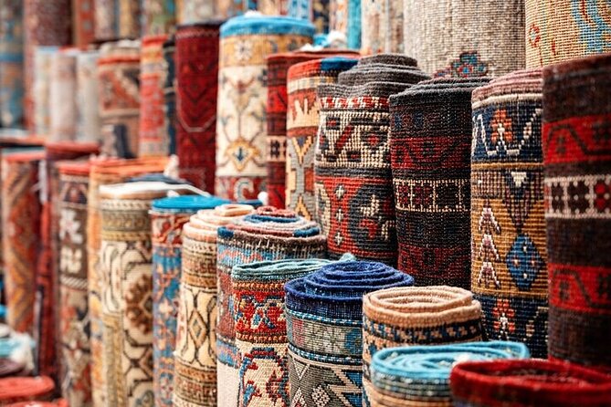 Abu Dhabi City Tour in a 4x4 Shared Vehicle - Dates and Central Market: the easiest souvenir win
