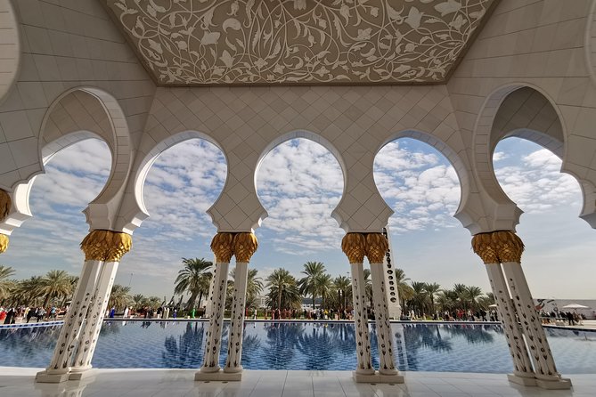 Abu Dhabi City Tour Including Ferrari World Tickets from Dubai - Yas Marina Circuit: the quick F1 fan moment