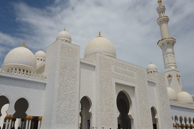Abu Dhabi City Tour with Gold Coffee: A Taste of Luxury & Culture - Louvre Abu Dhabi: A Museum Stop That Works Even If You Hate Museums