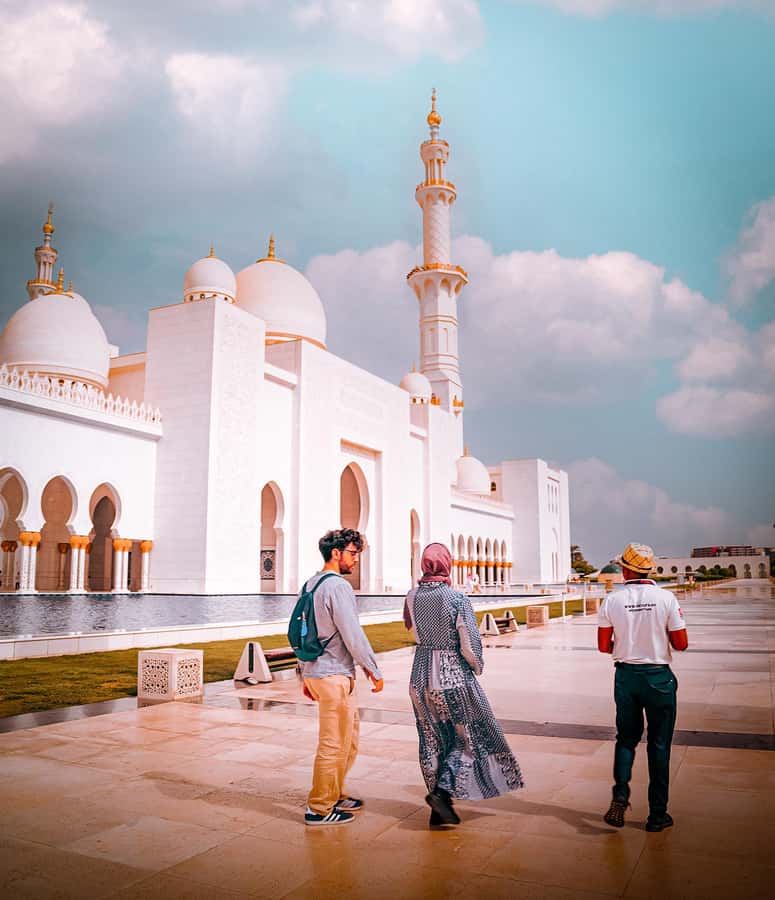 Abu Dhabi: City Tour with Sheikh Zayed Grand Mosque and More - Dates Market: sweet treats, quick browsing, and how to shop smart