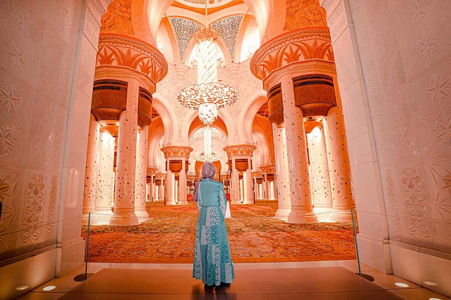 Abu Dhabi: City Tour with Sheikh Zayed Grand Mosque and More - Hotel pickup and an air-conditioned coach (yes, that matters)