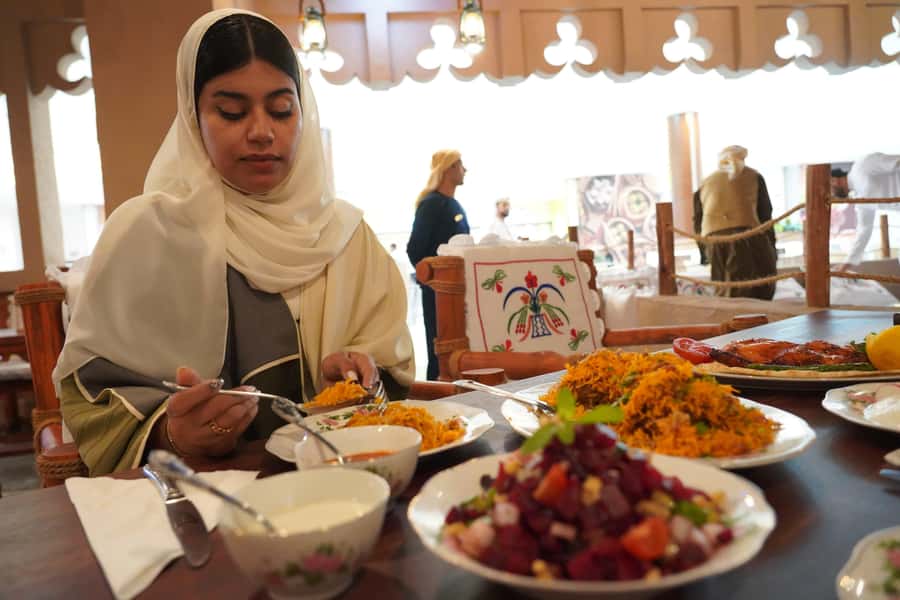 Abu Dhabi: Ethnic Emirati Dining Experience - How the meal works: breakfast tray to a 4-course Emirati dinner
