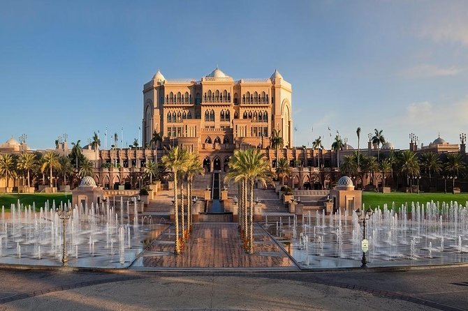Abu Dhabi Full Day City Tour - Qasr Al Watan photo stop: when quick beats missing it