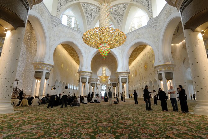 Abu Dhabi Full-Day Tour from Dubai With Spanish-Speaking Guide - Meeting at Bistro 212 and how the day is paced