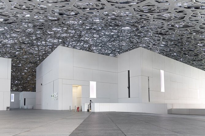 Abu Dhabi Grand Mosque, Qasr Al Watan and Louver Museum - Group Size and the Guide Factor