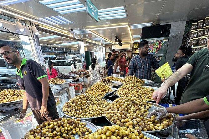 Abu Dhabi Grand Mosque Tour with Lourve Museum Tickets from Dubai - Abu Dhabi Dates Market, 45 minutes of edible souvenirs and local energy