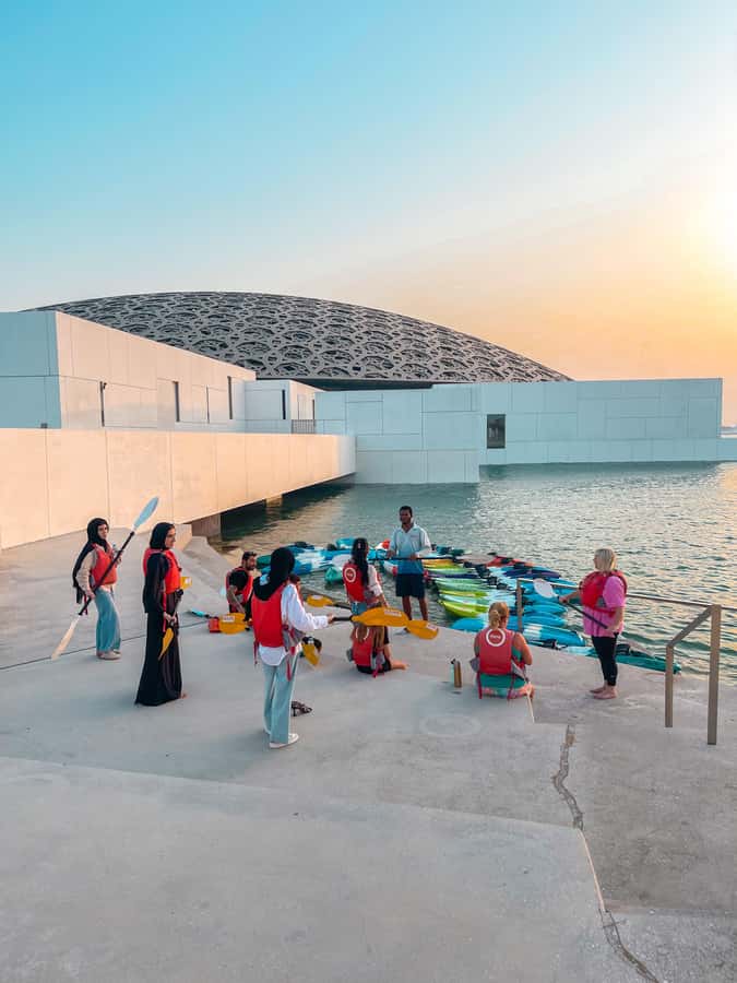 Abu Dhabi: Guided Kayak Tour around Louvre - Should you book this Louvre Abu Dhabi kayak tour?