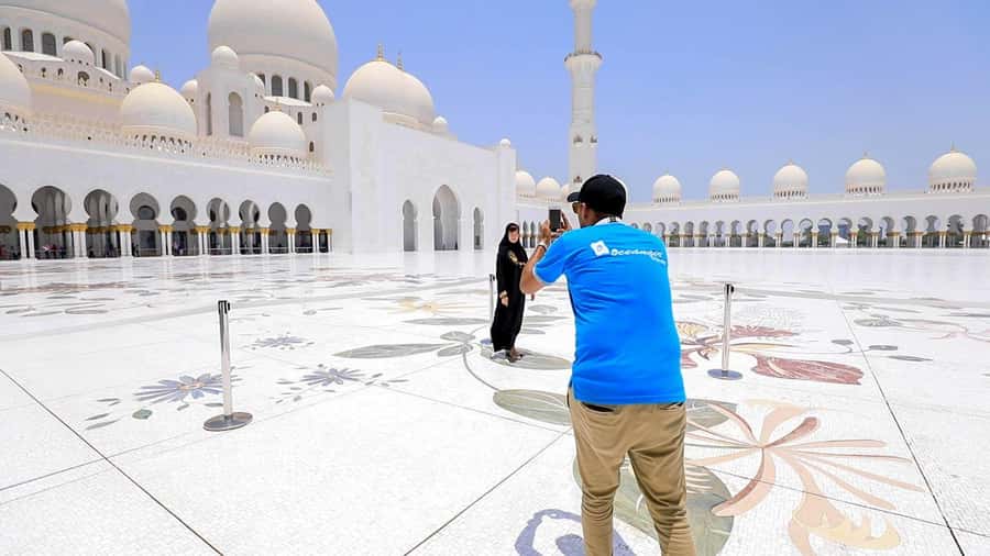 Abu Dhabi: Guided Walking Tour at Sheikh Zayed Grand Mosque - Quick hits before you go