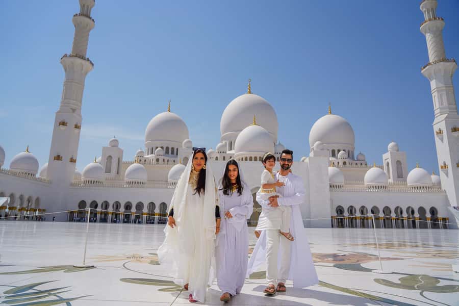 Abu Dhabi: Guided Walking Tour at Sheikh Zayed Grand Mosque - Why this mosque tour is worth your 2 hours