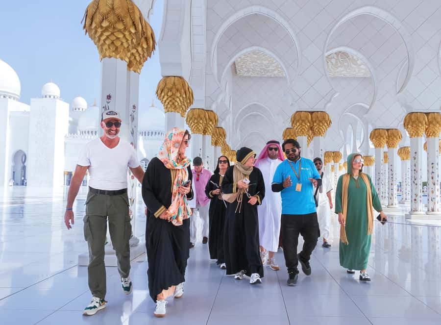 Abu Dhabi: Guided Walking Tour at Sheikh Zayed Grand Mosque - The walk-in experience: Swarovski shine and design details