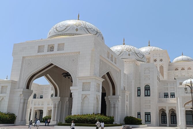 Abu Dhabi Layover & Stopover : Discover the City Between Flights - Getting From Your Flight to Two Big Stops
