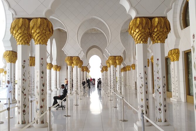 Abu Dhabi : Private Tour with professional Driver from Dubai - Emirates Palace and Ferrari World photo stops: icons without the full commitment