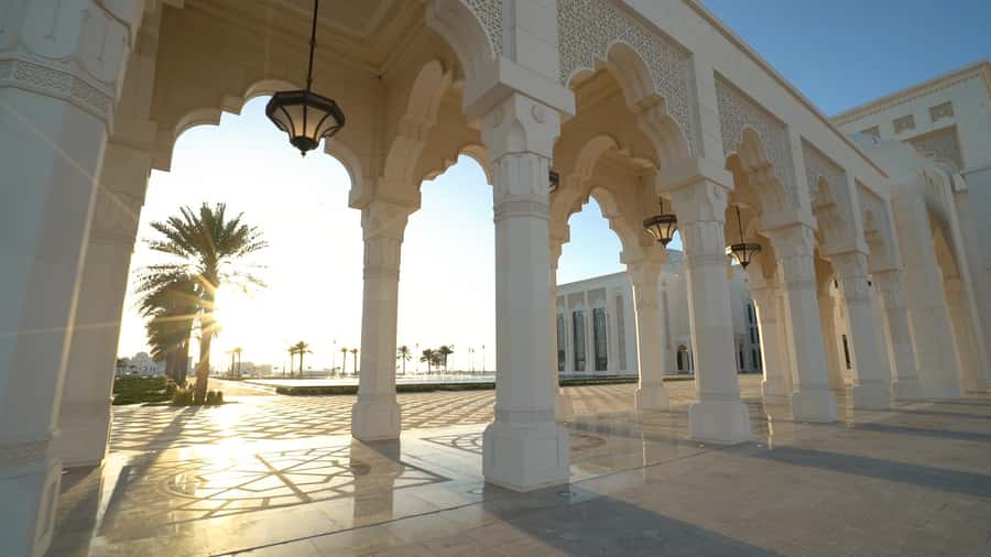 Abu Dhabi: Qasr Al Watan Palace & Garden Entry Ticket - Getting there: entrance, parking, and the shuttle between parks