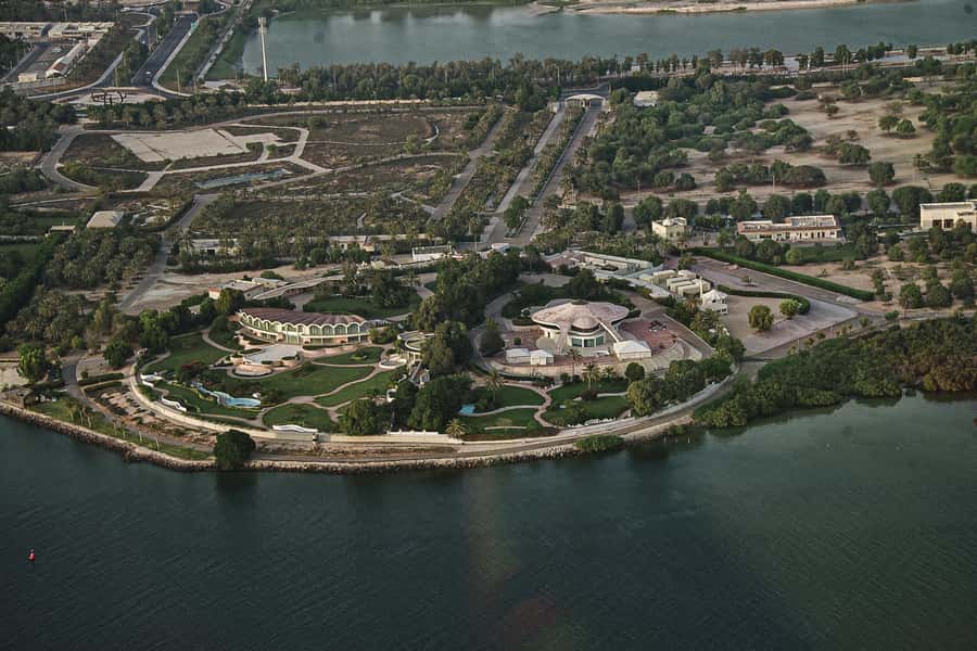 Abu Dhabi: Scenic Private Helicopter Tour - From Mina Zayed to Corniche Road: The Aerial Start