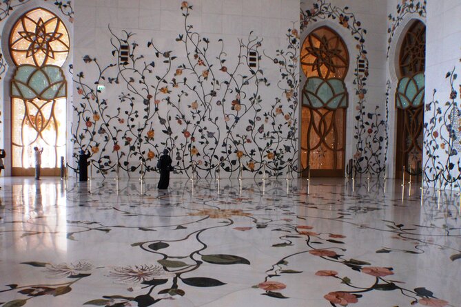 Abu Dhabi - Sheikh Zayed Grand Mosque Tour In A Private Vehicle - Entering the Sheikh Zayed Grand Mosque Center: plan for real viewing time