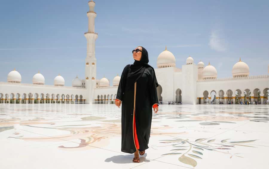 Abu Dhabi: Sheikh Zayed Grand Mosque Tour with Photographer - Meeting at Costa Coffee and Beating the Mosque Entry Hurdles