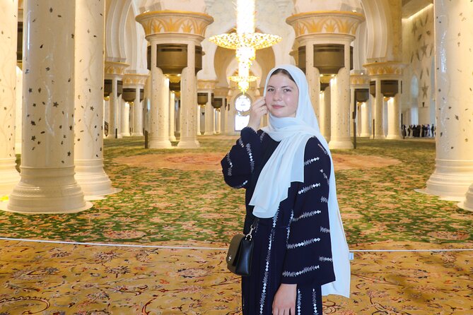 Abu Dhabi Sheikh Zayed Mosque Half-Day Guided Tour from Dubai - Guide style and names that come up again and again