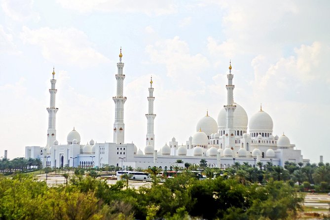 Abu Dhabi Tour: Grand Mosque, Heritage Village, Emirates Palace & Qasr Al Watan - Emirates Palace Mandarin Oriental: style, ticket included, and the capacity curveball