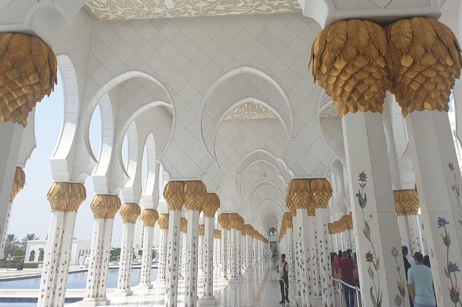 Abu Dhabi Tour with Sheikh Zayed Grand Mosque from Dubai - Emirates Palace photo stop: great visuals, limited time