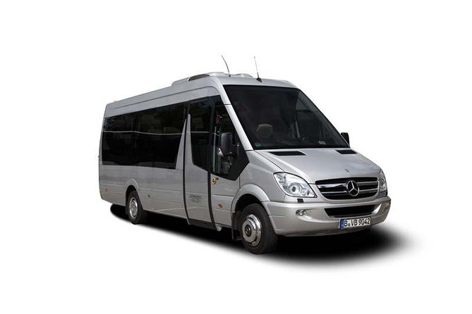 Airport Arrival Transfer - Dubai - The car ride: comfort, luggage help, and direct routing