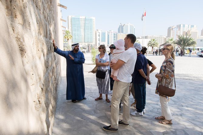 Authentic Emirati Cultural Meal and Talk in Old Dubai - The Emirati feast: local specialties and ligamat