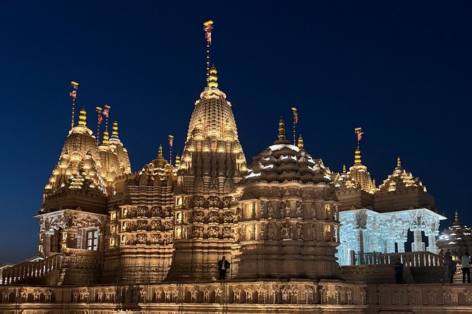 BAPS Hindu Temple And Sheikh Zayed Mosque Tour - Lunch break in Abu Dhabi: a one-hour reset you’ll manage yourself