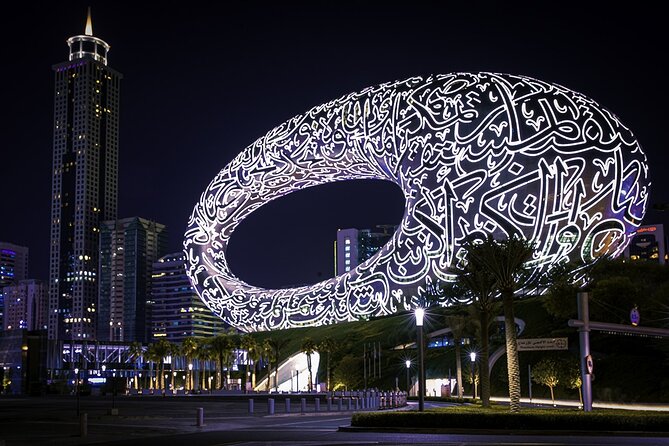 Big Bus Dubai Open Top Night Tour - Burj Al Arab and Jumeirah: sail-shaped and instantly recognizable