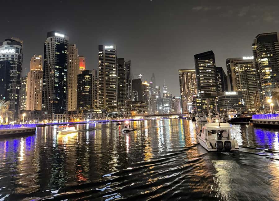 Burj Al Arab: 2-Hour Yacht Tour with BBQ Dinner - BBQ dinner on board: what you actually get and why it works on a yacht