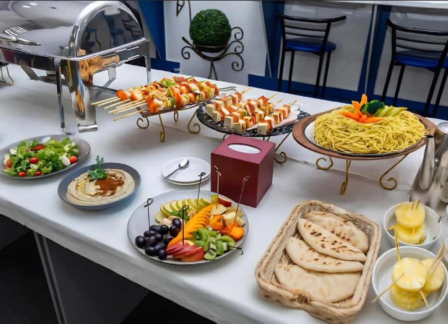 Burj Al Arab: 2-Hour Yacht Tour with BBQ Dinner - Live music and the vibe: easygoing night, not stiff and formal
