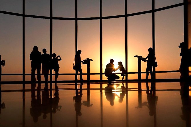 Burj Khalifa: At The Top (Levels 124 and 125) Admission Ticket - The souvenir shop and photo spending, how to keep it under control