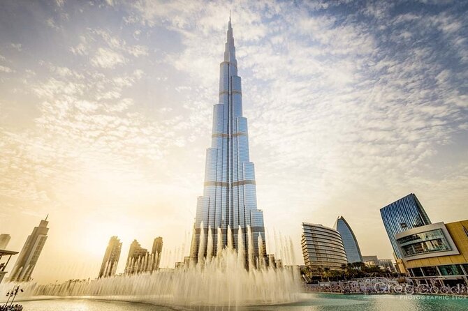 Burj Khalifa At The Top & Underwater Zoo Aquarium with Transfer - Two icons, one timed outing at Dubai Mall
