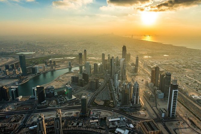 Burj Khalifa, Dubai Aquarium & UWZ with Penguin Cove Entry Ticket - Using the Time Window: How Much Viewing You Actually Get Up Top