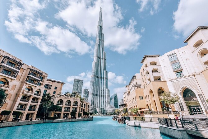 Burj Khalifa Entry Tickets to the 124 and 125 Level - Virtual reality at the pinnacle: a good break from standing