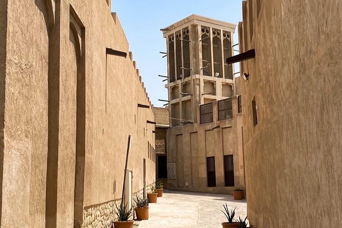 Cultural Walking Tour in Dubai - Brazilian Guide - Hindi Lane: a quick detour that adds local texture