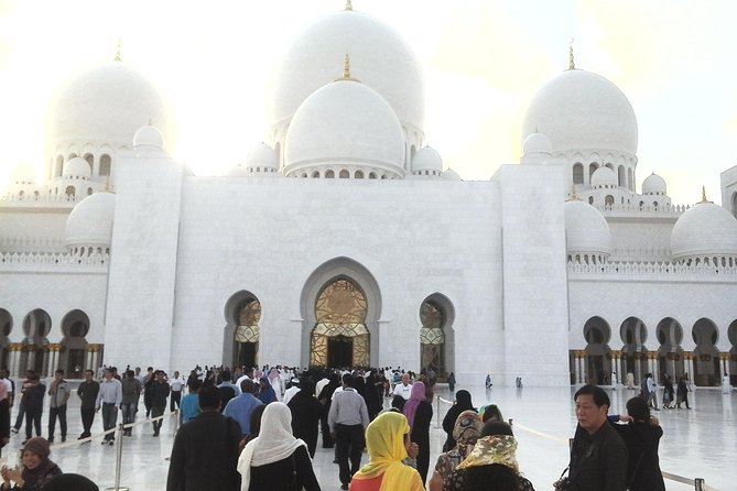 Day Tour of Abu Dhabi from Dubai - The big draw: Sheikh Zayed Grand Mosque, up close