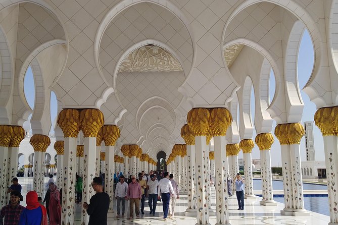Day Tour of Abu Dhabi from Dubai - Heritage Village: where the day gets its context