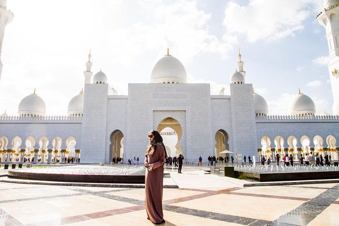 Day Tour of Abu Dhabi from Dubai - Emirates Palace photo stop: luxury, but quick