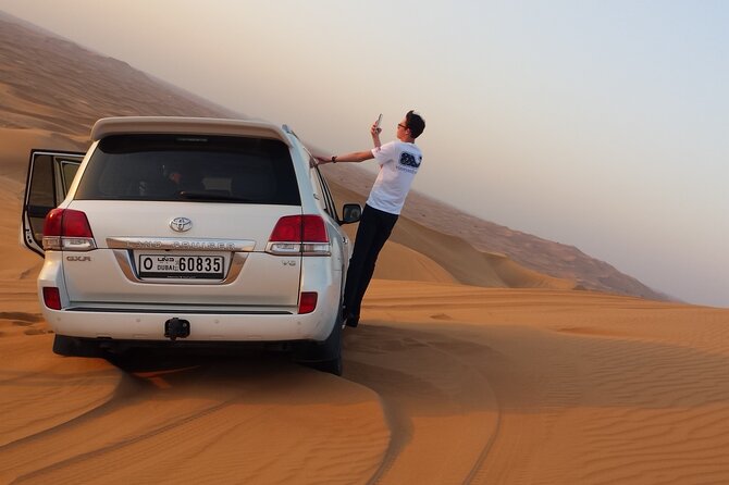 Desert Safari Dubai - Dinner at a 4-star camp and the live entertainment