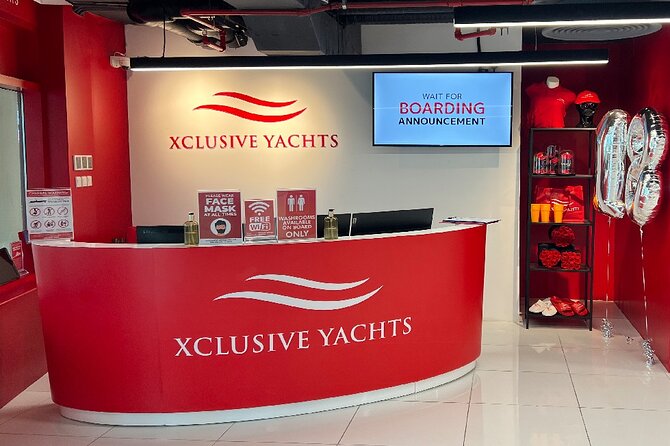 Dubai: 1-Hour Ain Boat Cruise - Stop 2: Bluewater Island, the Ferris wheel on the horizon