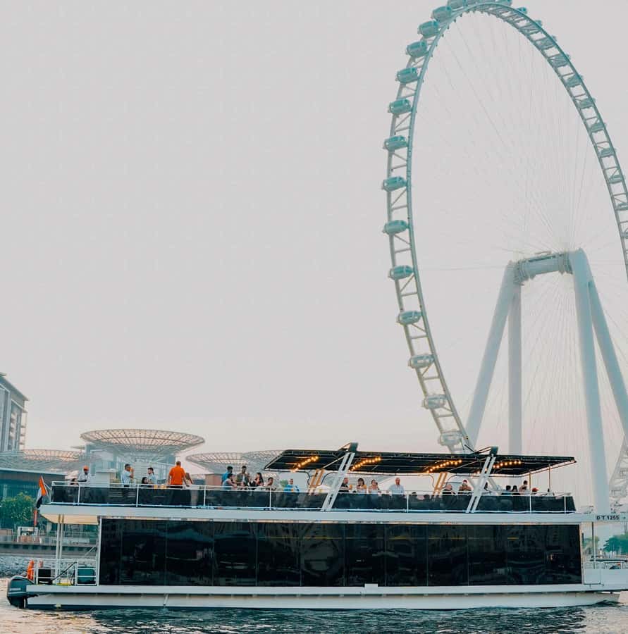 Dubai: 1-Hour Ain Boat Cruise - Snacks and drinks: enough to keep it easy, not a meal