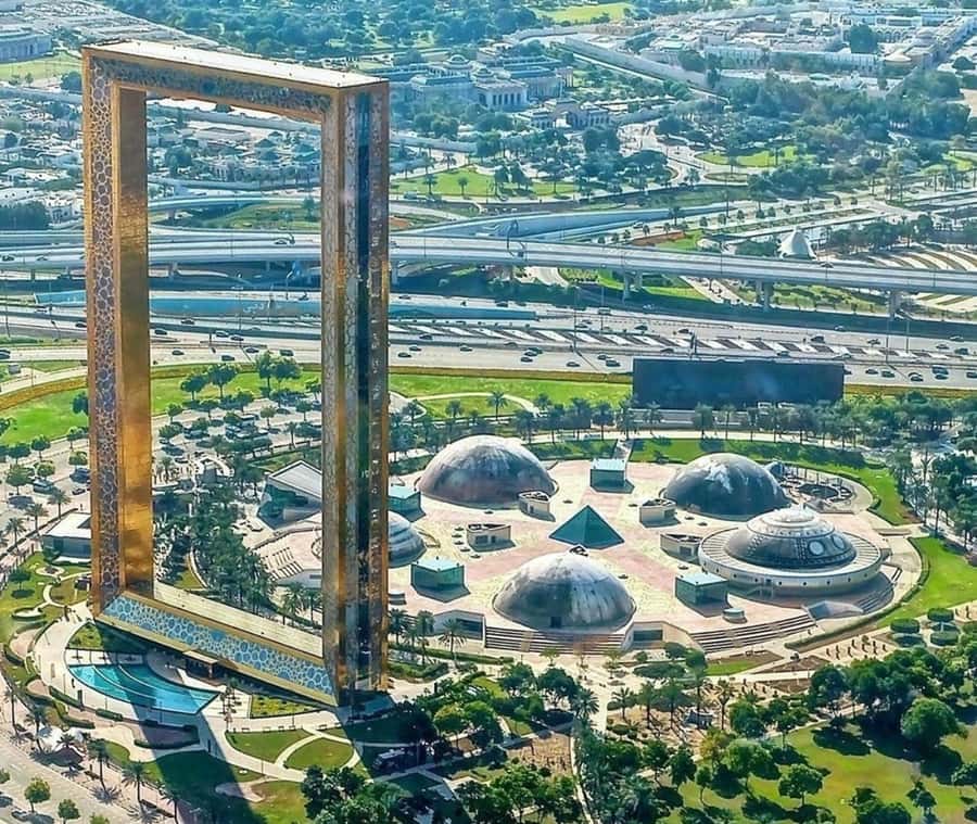 Dubai: 12-Min Helicopter Adventure Above The Palm - Live Commentary and the Pilot’s Job: Turning Sightseeing Into Clarity