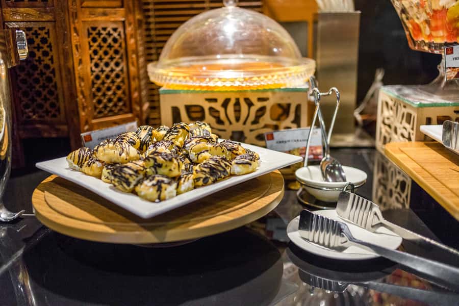 Dubai: 2-Hour Evening Dhow Cruise and Dinner - Who Will Enjoy This Most (and Who Should Skip It)